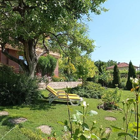 Villa Prolet General-Kantardzsievo Kültér fotó