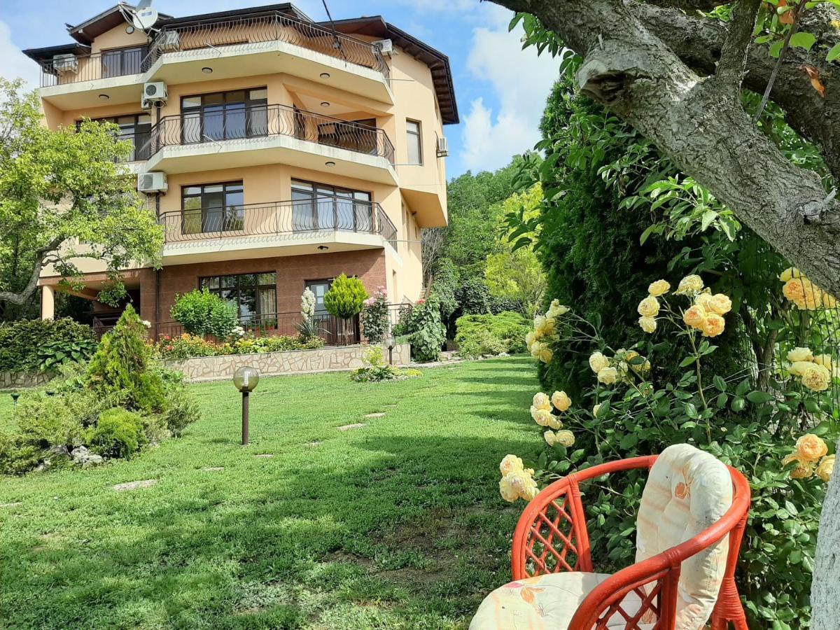 Villa Prolet General-Kantardzsievo Kültér fotó
