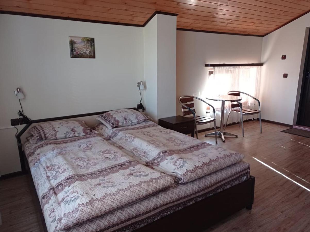 Villa Prolet General-Kantardzsievo Kültér fotó