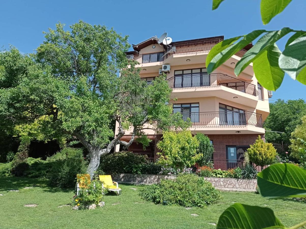 Villa Prolet General-Kantardzsievo Kültér fotó