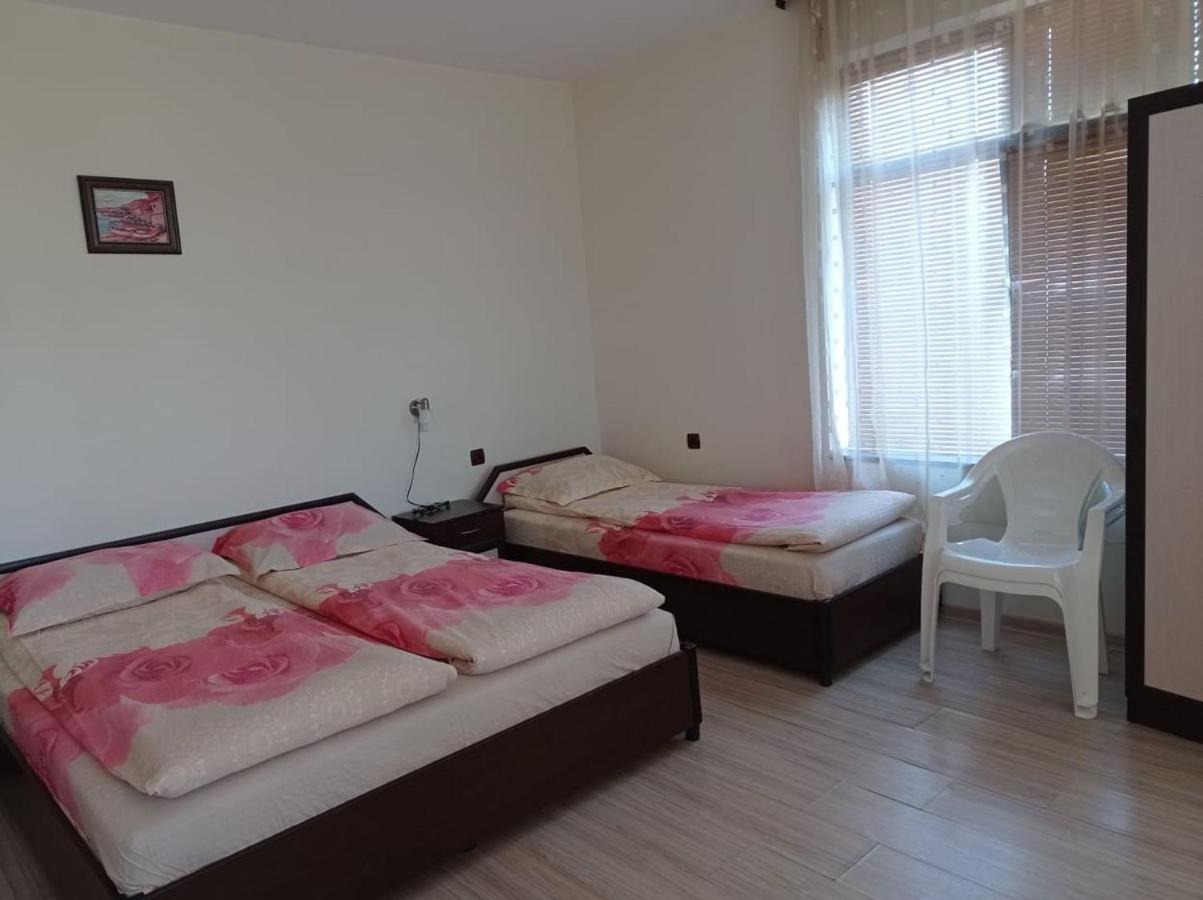 Villa Prolet General-Kantardzsievo Kültér fotó
