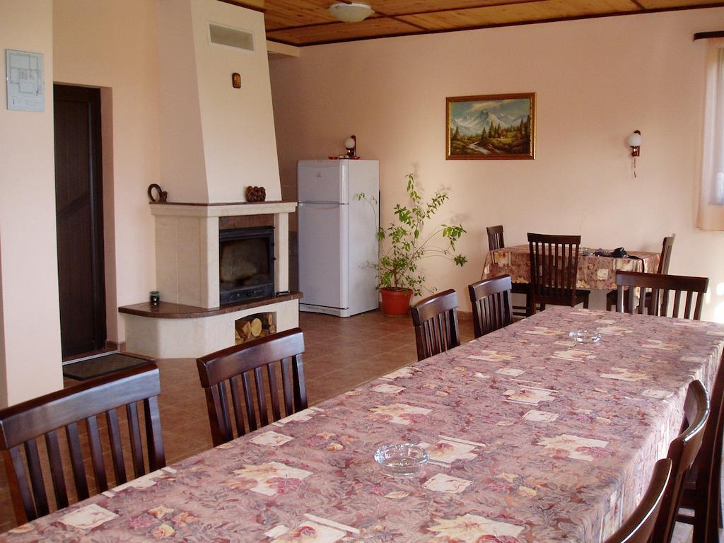 Villa Prolet General-Kantardzsievo Szoba fotó