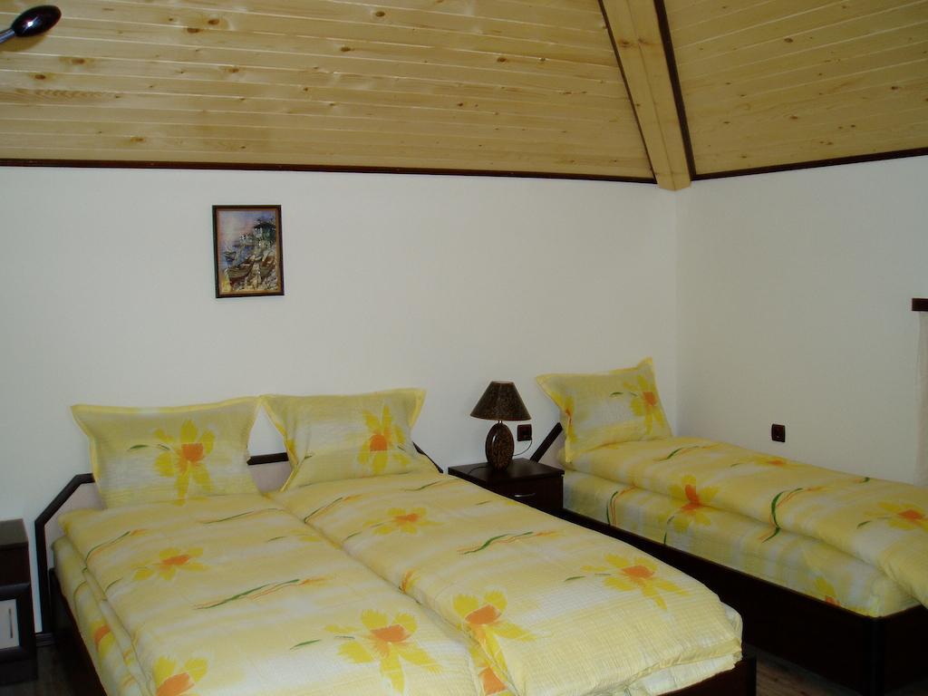 Villa Prolet General-Kantardzsievo Szoba fotó