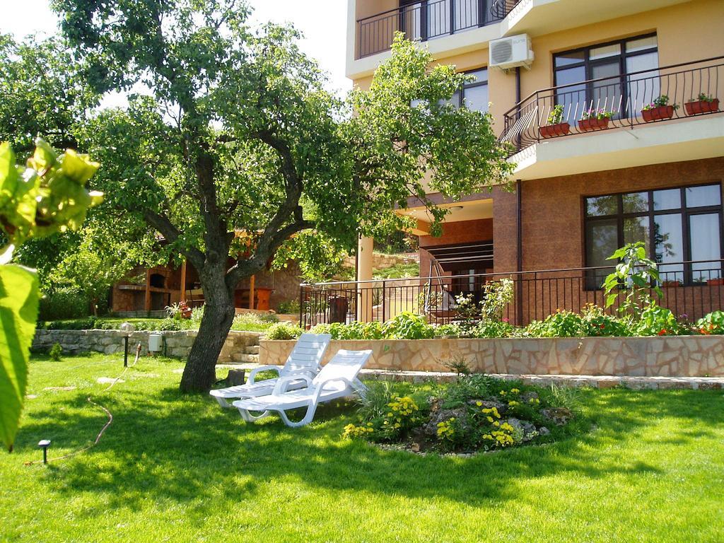 Villa Prolet General-Kantardzsievo Kültér fotó