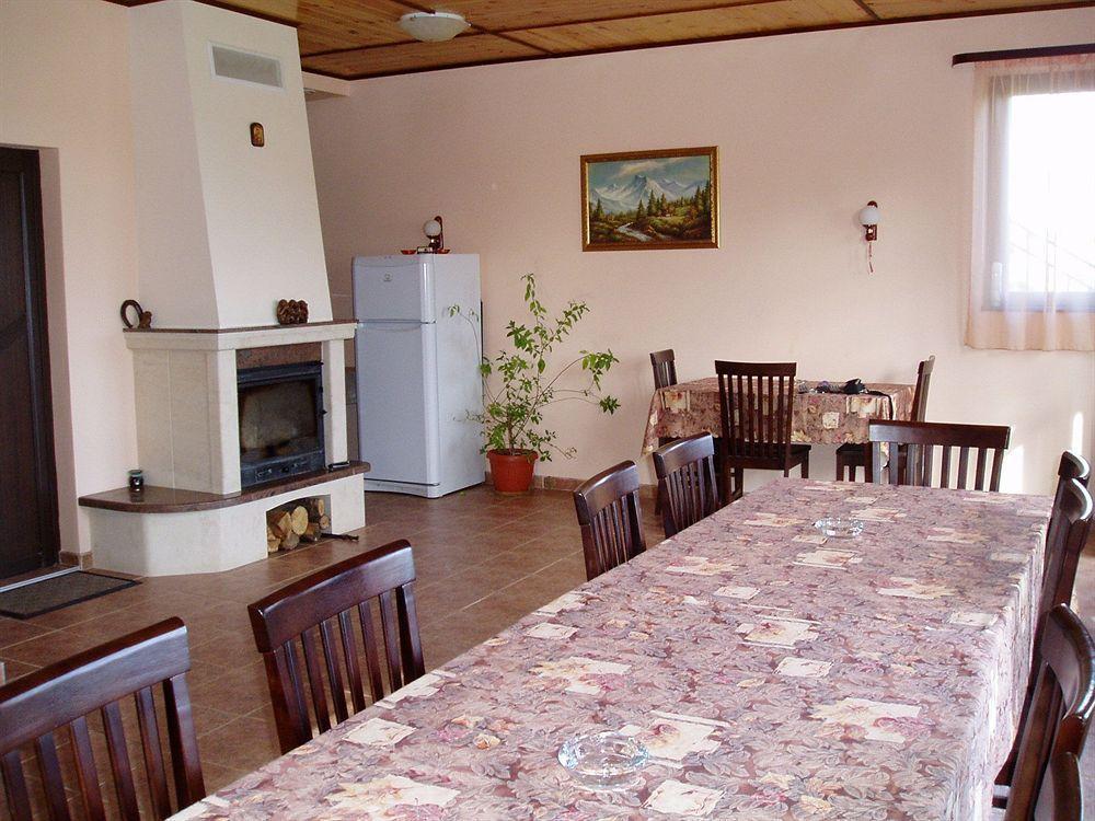 Villa Prolet General-Kantardzsievo Kültér fotó